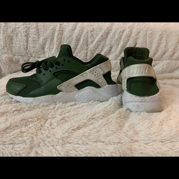 Nike shoes - Picture 3 of 4